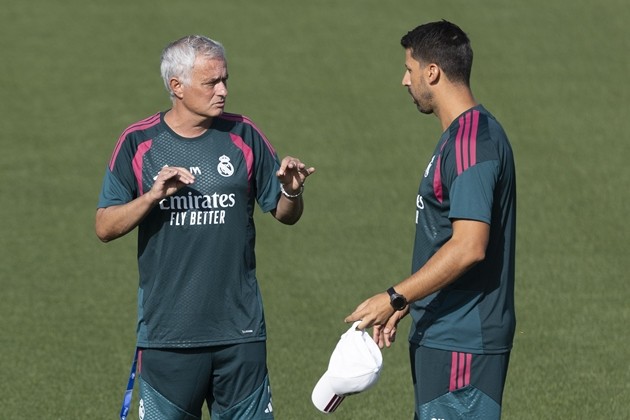 Jose Mourinho sẽ có những tính toán về mặt nhân sự phù hợp với từng đối thủ khác nhau. Ảnh: EPA