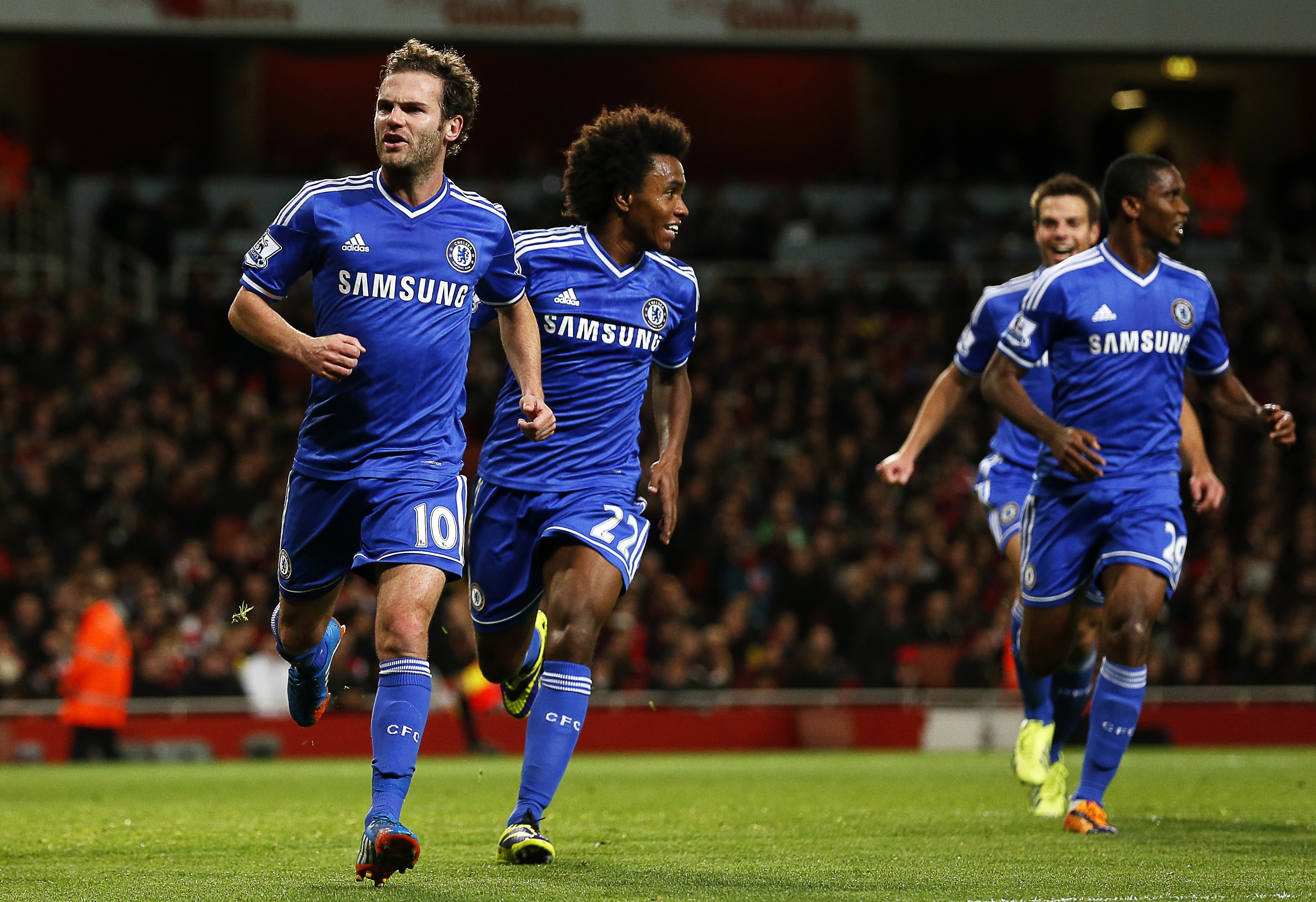 Nghệ sĩ Mata góp nét vẽ vào chức vô địch Chelsea. (Ảnh: EPA Images)
