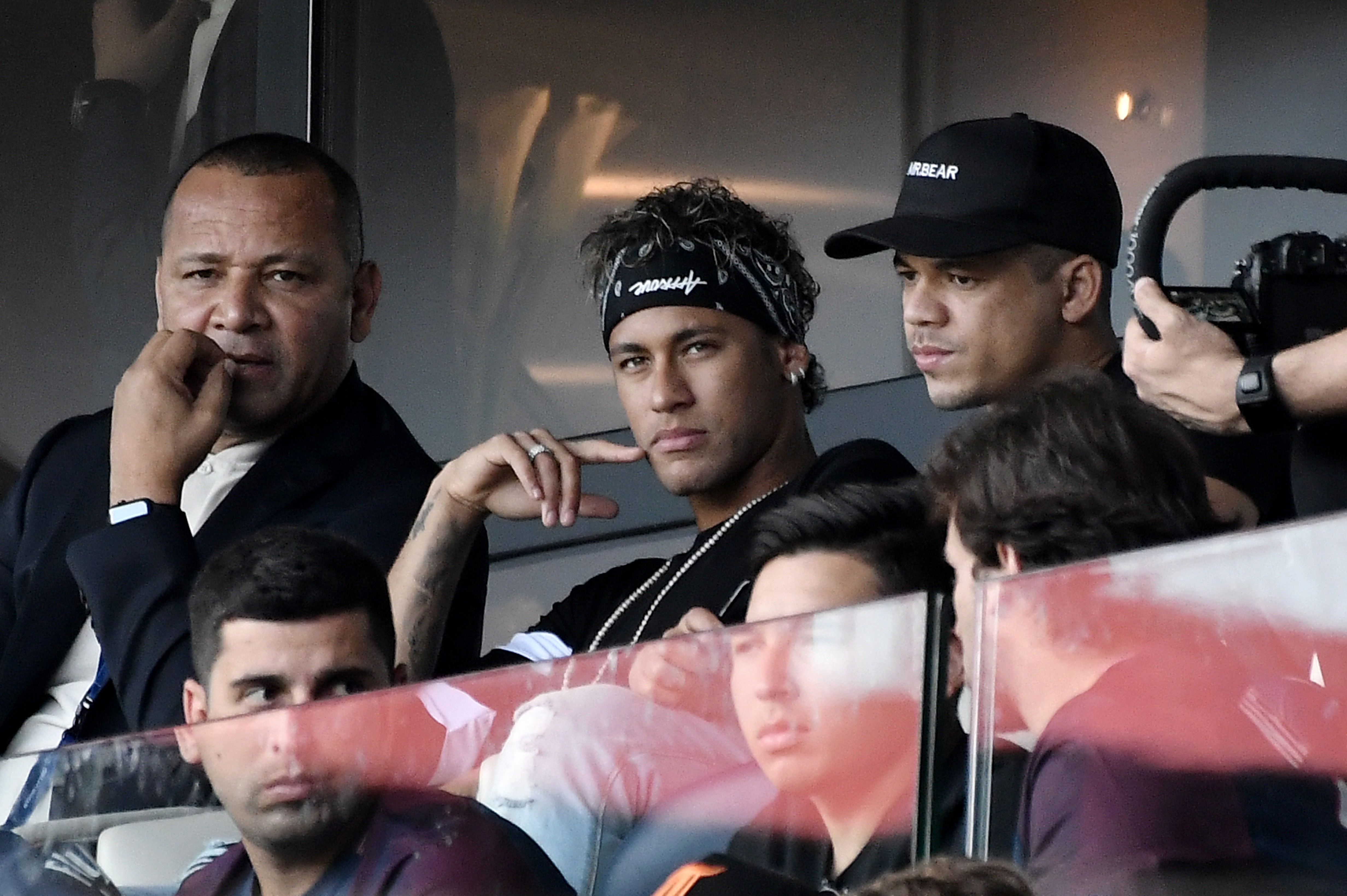 Neymar Sr đồng hành cùng con qua những bước ngoặt lớn. (Ảnh: EPA Images)