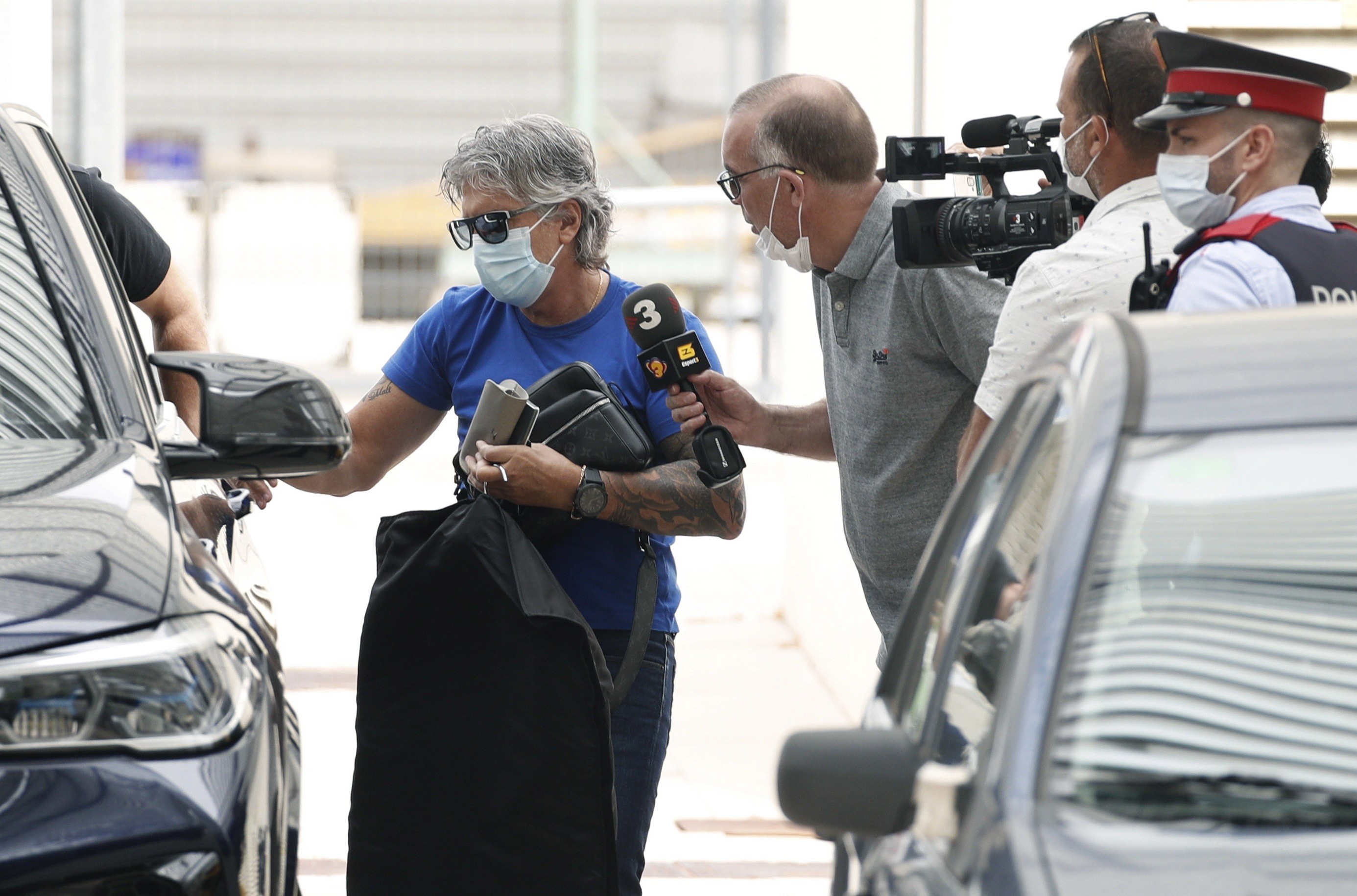 Jorge Messi trở thành điểm tựa quen thuộc bên Lionel. (Ảnh: EPA Images)