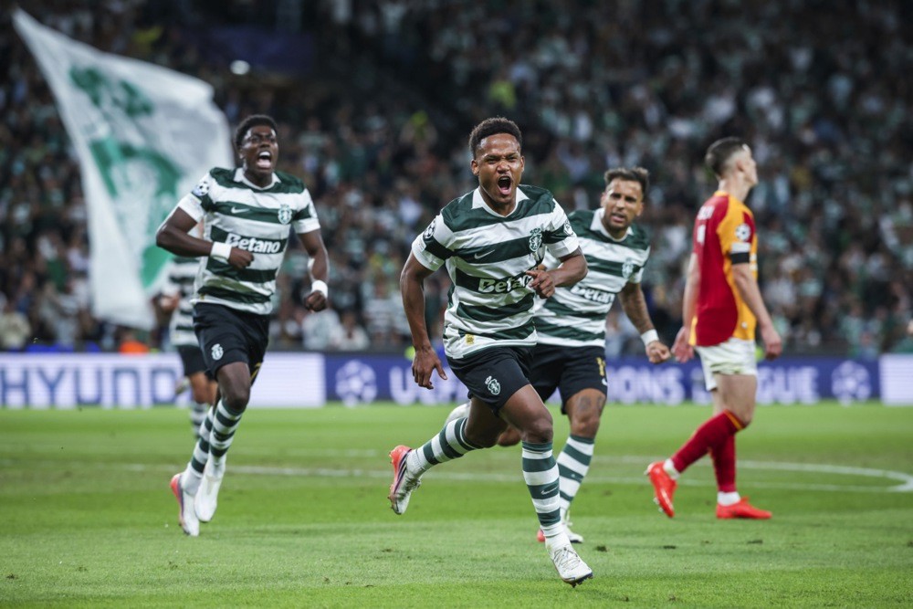 Geny Catamo nổi bật trong màu áo Sporting. Ảnh: EPA.