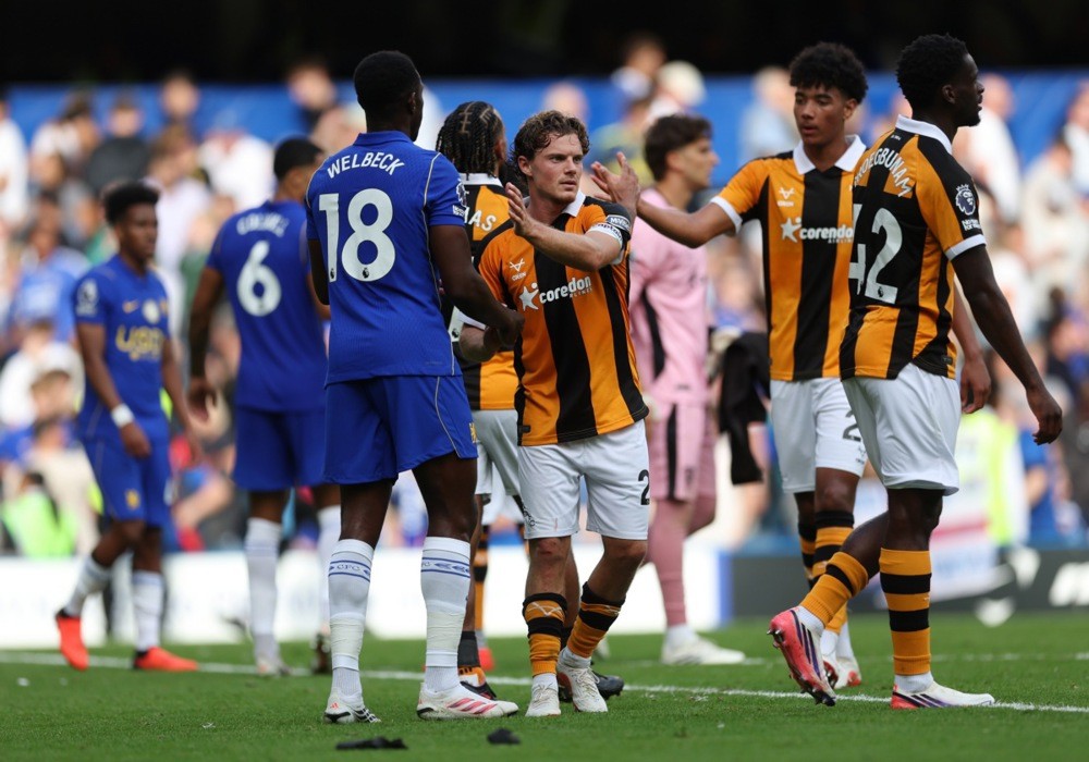 Chelsea bị Hull cầm hòa ngay trên sân nhà. Ảnh: EPA IMAGES. 