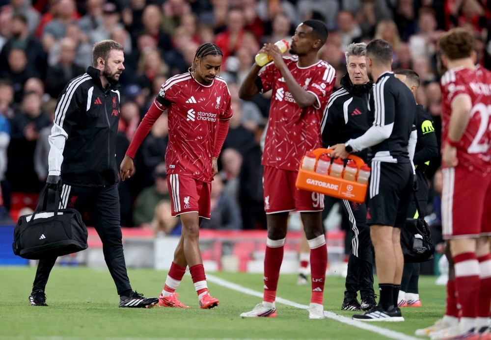 Đấu trường Champions League sẽ buộc Liverpool phải tính toán thật kỹ vấn đề nhân sự. Ảnh: EPA/Adam Vaughan.