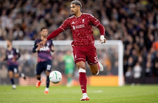 Ronald Araújo (8.0): Thi đấu lăn xả, bình tĩnh chuyền bóng và tranh chấp vô cùng mạnh mẽ. Ảnh: Gaspafotos/MB Media/Getty Images.