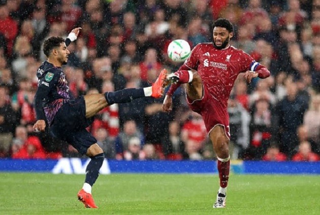 Joe Gomez (7.0): Thi đấu điềm tĩnh, phát động đợt tấn công mở tỷ số trước khi rời sân. Ảnh: Michael Regan/Getty Images.