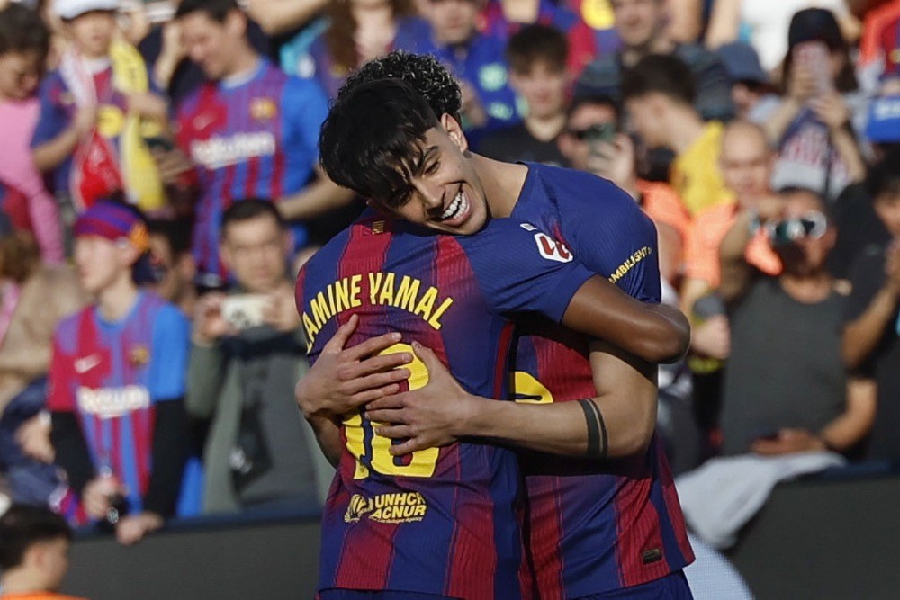 Marc Bernal và Lamine Yamal là 2 báu vật của Barca. Ảnh: EPA.