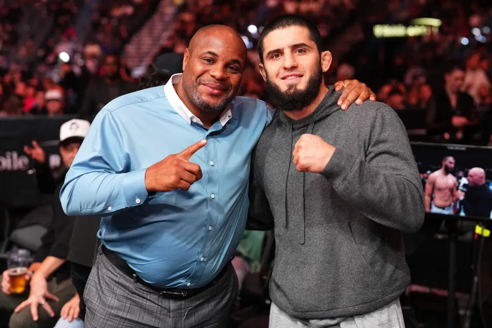 Islam Makhachev và Jon Jones