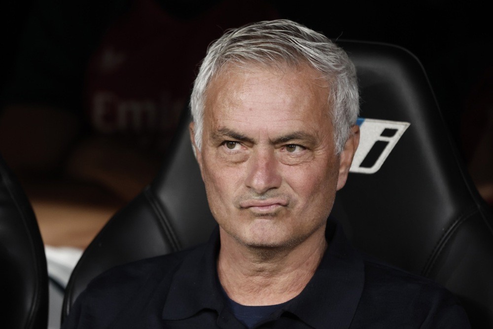 Cộng đồng người hâm mộ Real Madrid tranh cãi vì Mourinho. Ảnh: EPA IMAGES 