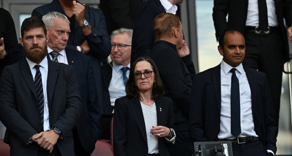 Gia đình Lewis tiếp tục đầu tư vào Tottenham. Ảnh: EPA.
