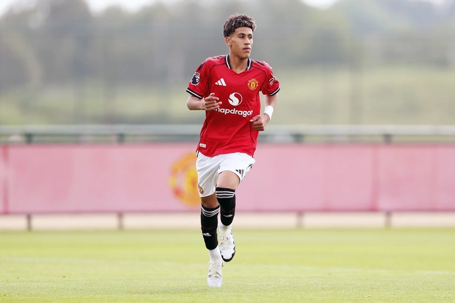 Man Utd đang nỗ lực giữ chân JJ Gabriel. Ảnh: Manchester United FC.