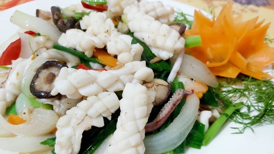 Mực xào cần tỏi

