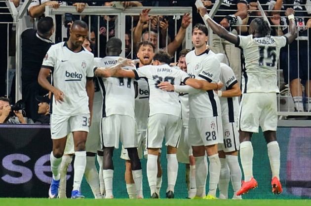 Besiktas đại thắng Marseille ngày ra quân. Ảnh: