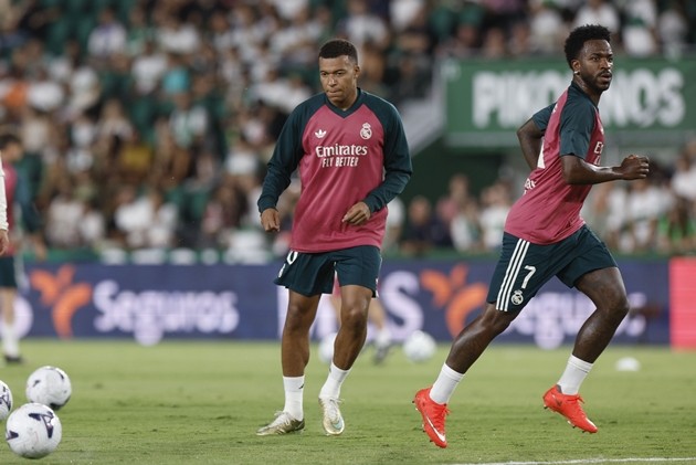 Vinicius Junior lép vế hơn Kylian Mbappe ở mùa giải năm nay. Ảnh: EPA/KAI FORSTERLING