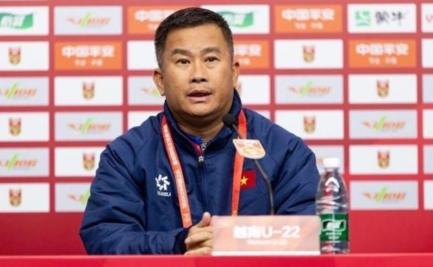 Huấn luyện viên Đinh Hồng Vinh hài lòng với chiến thắng của U23 Việt Nam. Ảnh: VFF