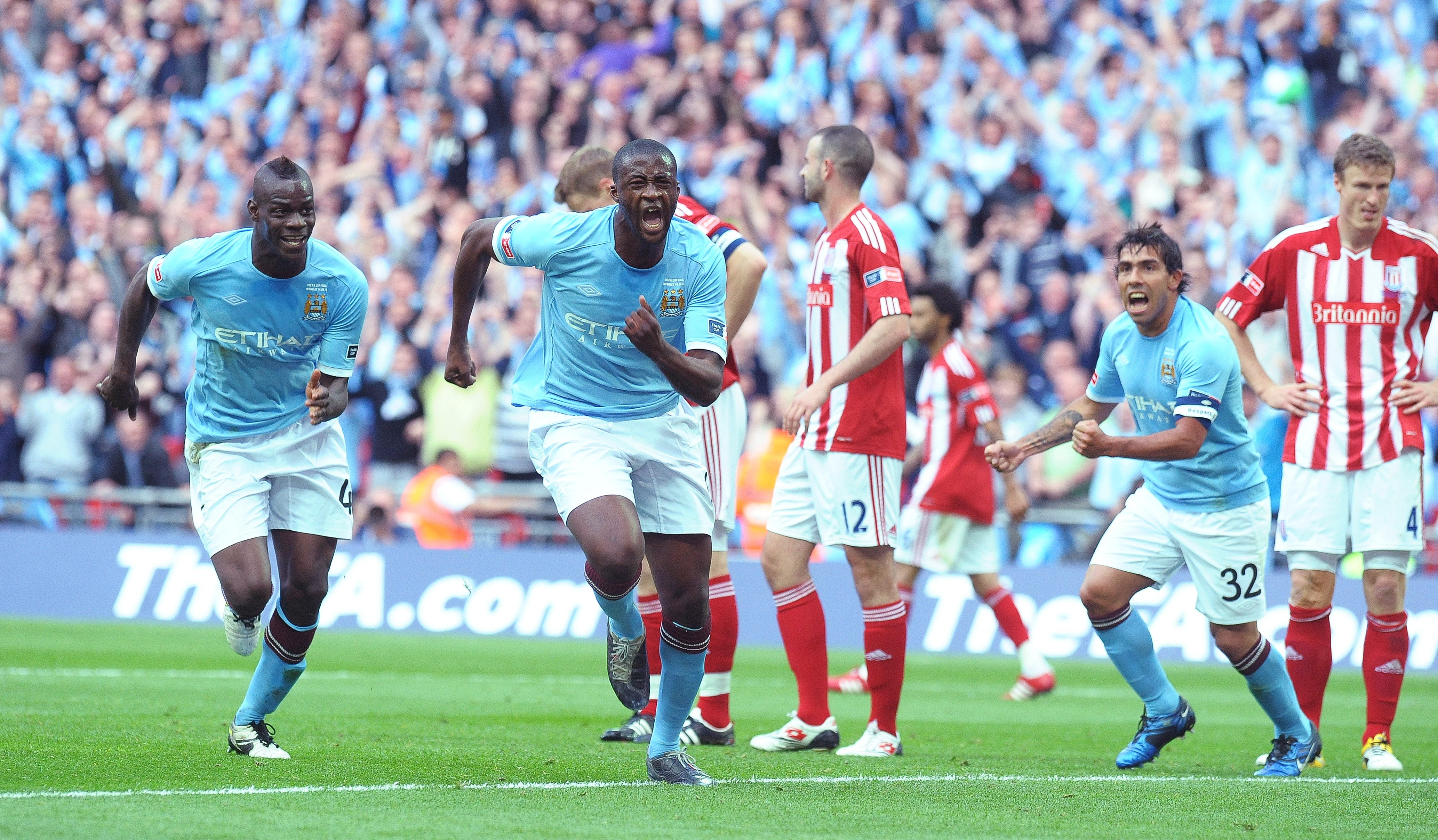 Từ kẻ bị nghi ngờ đến trái tim của Man City. (Ảnh: EPA Images)