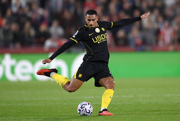Maxence Lacroix – 4 điểm: Tỏ ra bị động ở bàn mở tỷ số của Brentford và gián tiếp phá bẫy việt vị, tạo điều kiện cho Mikkel Damsgaard băng xuống ở bàn thua thứ hai.