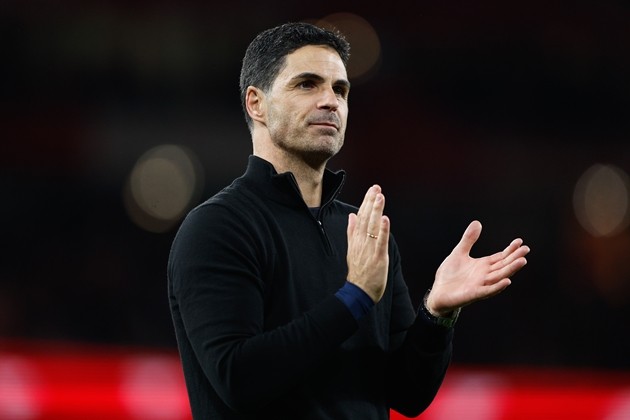 Mikel Arteta xóa bỏ hiềm khích với Fabian Hurzeler. Ảnh: EPA/DAVID CLIFF