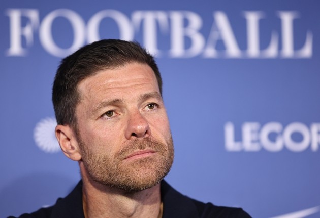 Xabi Alonso chỉ ra vấn đề của Chelsea sau trận thua Brentford. Ảnh: EPA/NEIL HALL