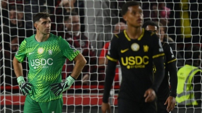Chelsea thua đậm trước Bầy ong. Ảnh: EPA.