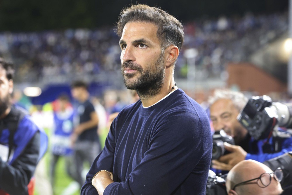 Fabregas được CĐV MU đánh giá là ứng viên hoàn hảo thay thế Carrick. Ảnh: EPA Images.