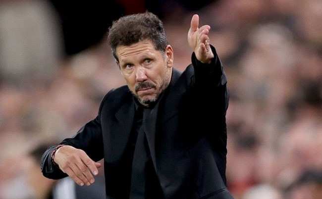 HLV Simeone đánh giá cao Mourinho. Ảnh: EPA.