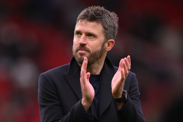 Michael Carrick xem nhẹ lời xin lỗi từ trọng tài. Ảnh: EPA/GARY OAKLEY