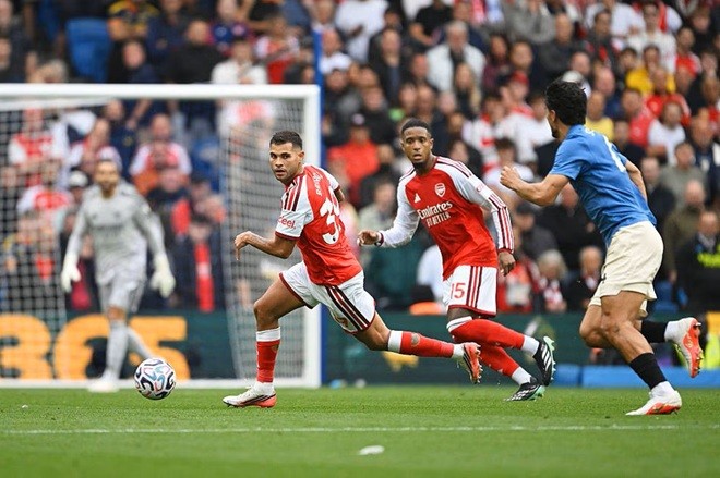  Guimaraes chỉ được giữ lại trên sân 60 phút trước Brighton. Ảnh: Arsenal.