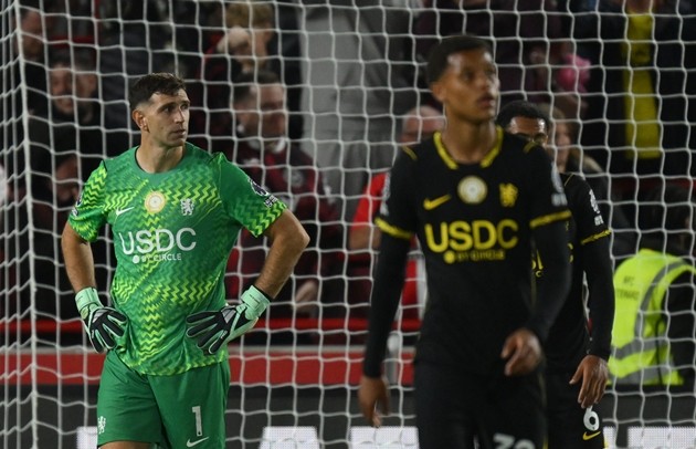 Chelsea cần phải giải quyết điểm yếu hàng thủ càng sớm càng tốt. Ảnh: EPA