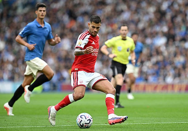 Bruno Guimaraes có một ngày thi đấu thất vọng. Ảnh: Stuart MacFarlane/Arsenal FC via Getty Images.