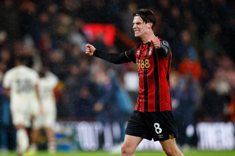Alex Scott trong tầm ngắm MU. Ảnh: EPA.