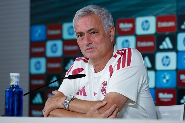 Mourinho đối mặt với nhiều thách thức trước thềm Derby Madrid. Ảnh: EPA