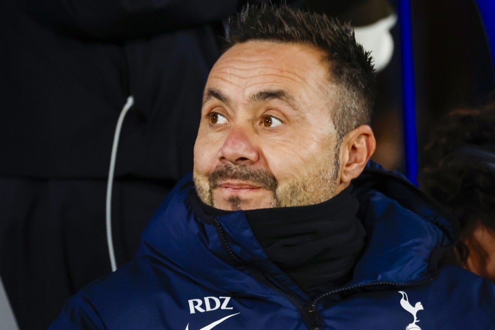 HLV Roberto De Zerbi đối diện áp lực lớn tại Tottenham. Ảnh: EPA/Mark Evans.