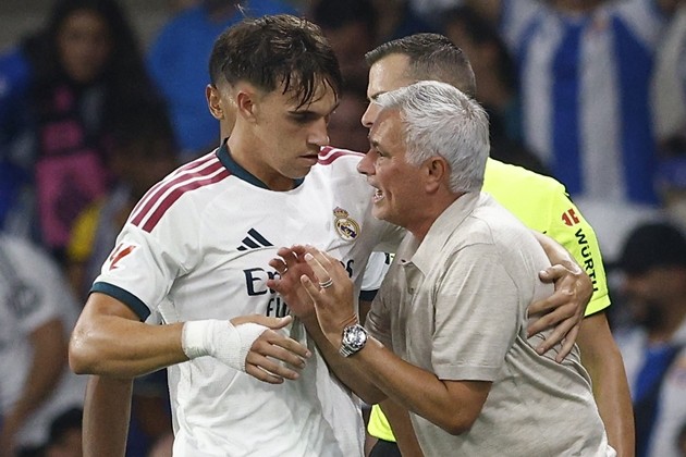 Carlos Espi phù hợp với lối chơi của Jose Mourinho. Ảnh: EPA/Quique Garcia