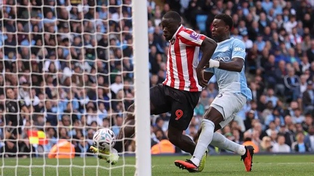 Brobbey lập hat-trick. (Ảnh: Harry Poole/Getty Images)