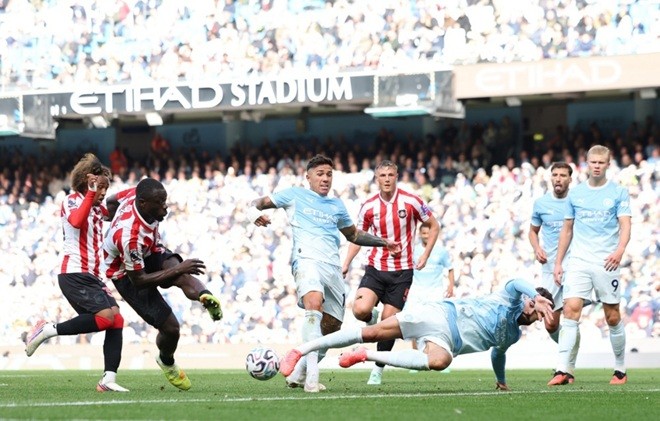  Brobbey đã ghi cả 3 bàn thắng cho Sunderland. Ảnh: EPA.