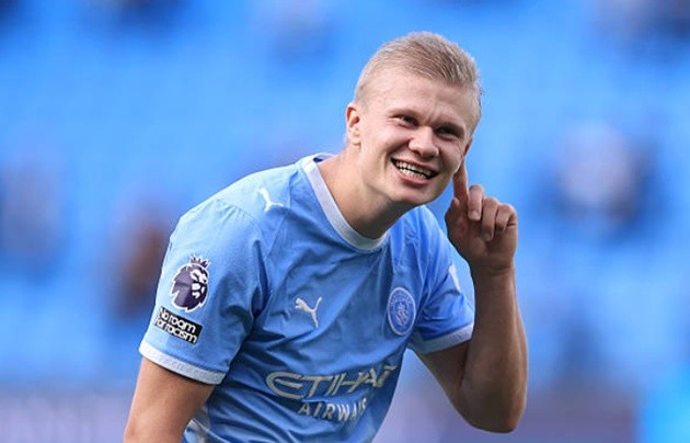 Erling Haaland - 7.5: Sunderland từng là đội bóng duy nhất tại Ngoại hạng Anh mà Haaland chưa thể sút tung lưới. Sau khi phung phí cơ hội mười mươi trong hiệp một, chân sút người Na Uy rốt cuộc đã hoàn tất bộ sưu tập bằng pha rướn người đệm bóng chuẩn xác ở phút 81. (Simon Stacpoole/Getty Images)