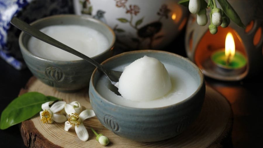Mỡ lợn rán xong cần để trong hũ sành, sứ hoặc thủy tinh có khả năng chịu nhiệt.