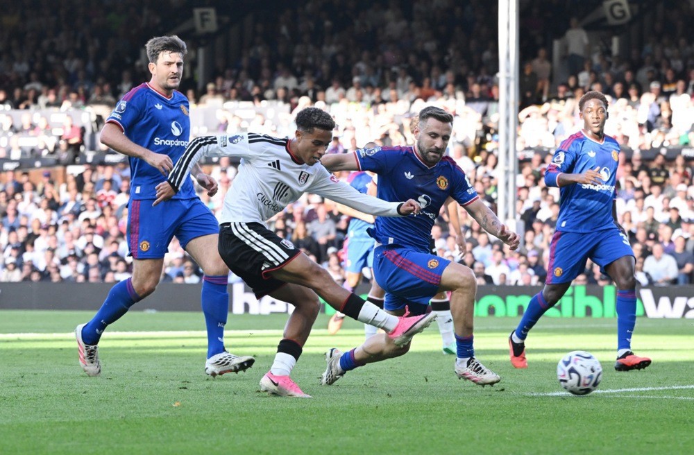 Fulham khiến MU gặp không ít khó khăn. Ảnh: EPA.