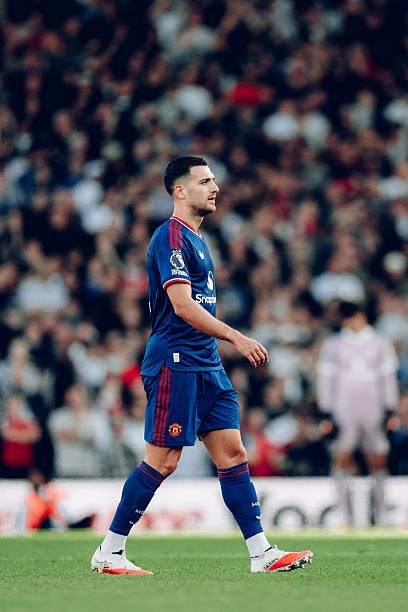 Diogo Dalot – 5/10 Tích cực dâng cao ở 1/3 cuối sân đối phương nhưng chất lượng xử lý rất thấp. Dù vậy, anh không mắc lỗi phòng ngự nào đáng kể hôm nay.