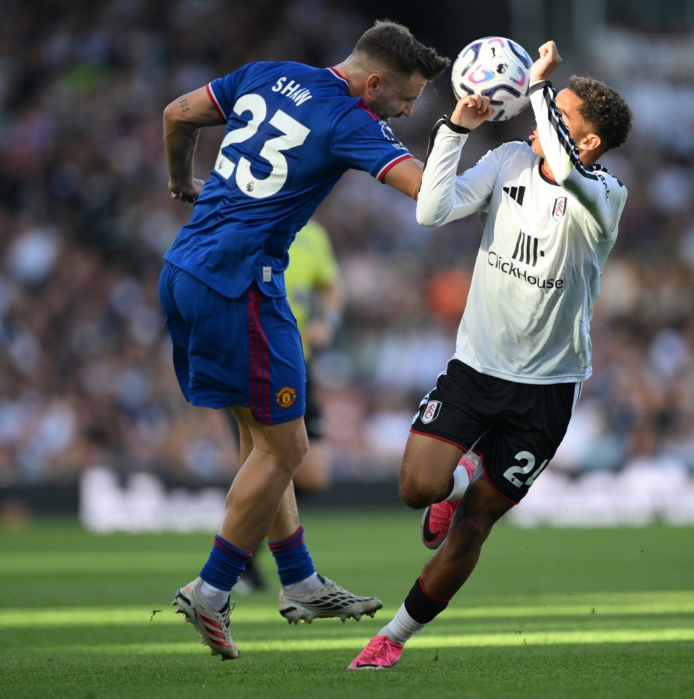 Luke Shaw – 5/10 Nhiều lần bỏ vị trí khiến khung thành gặp nguy hiểm, may mắn là Lammens đã kịp thời sửa sai. Dù sao, anh vẫn là lựa chọn khả dĩ hơn so với các phương án chắp vá khác ở hành lang cánh trái.