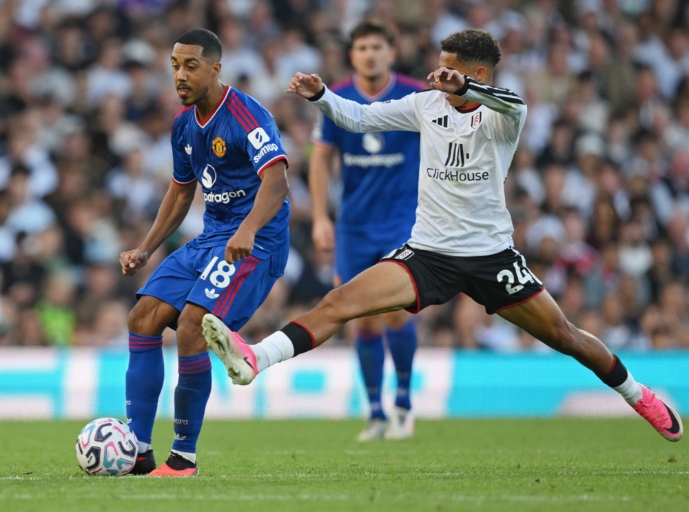 Youri Tielemans – 5/10 Cần phải tung ra các đường chuyền mang tính đột biến cao với tần suất dày đặc hơn thay vì thi đấu quá an toàn.