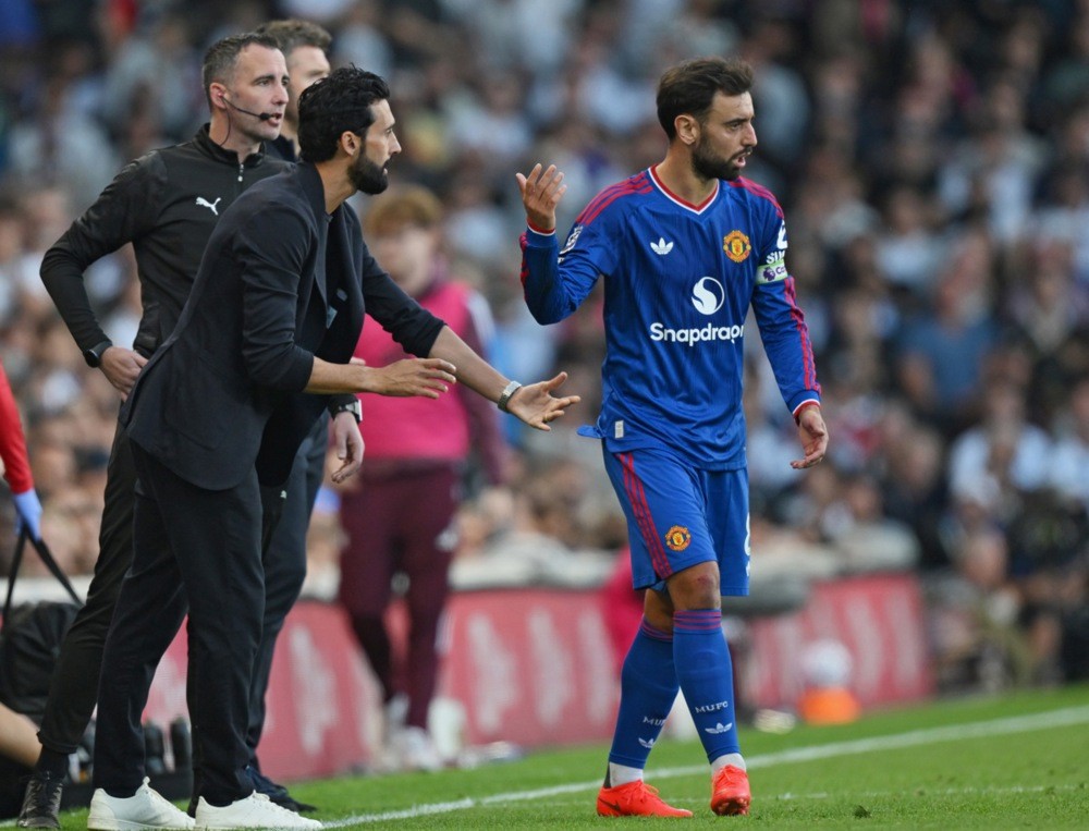 Bruno Fernandes – 5/10 Đệm bóng trúng cột dọc dù có thừa thời gian và khoảng trống để đưa Quỷ đỏ vượt lên dẫn trước. Một màn trình diễn kém xa đẳng cấp vốn có của thủ quân người Bồ Đào Nha.