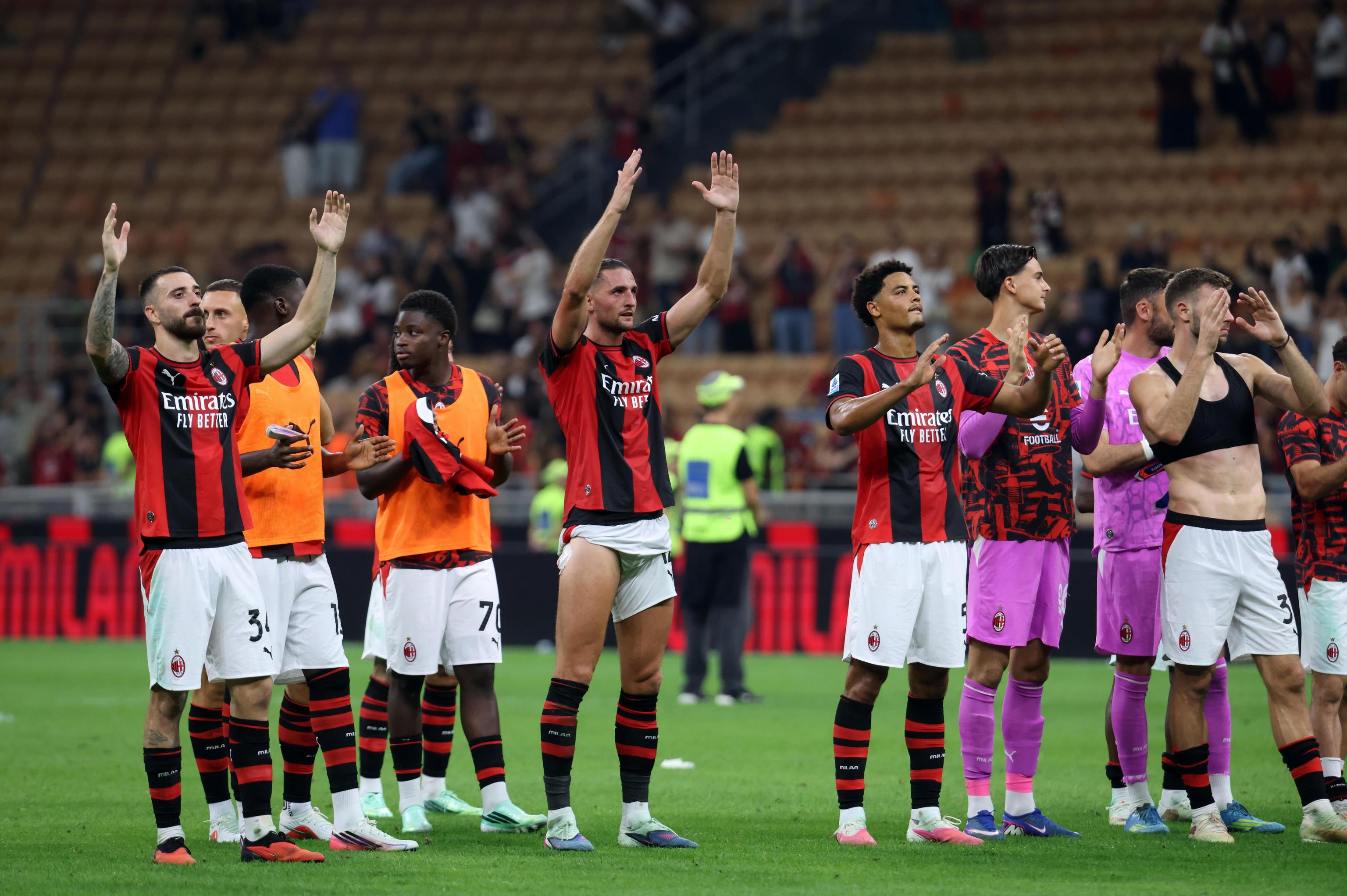 AC Milan vẫn đang bất bại tại đấu trường Serie A. Ảnh: Màn trình diễn thăng hoa tại San Siro giúp AC Milan thắng thuyết phục Lecce với tỷ số 3-0 ở vòng 5 Serie A, qua đó tiếp tục duy trì mạch bất bại đầy ấn tượng.