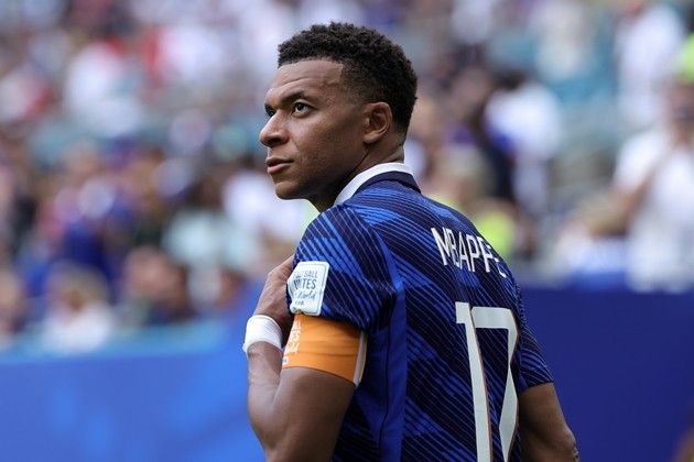Kylian Mbappe không chỉ đá tiền đạo cắm ở tuyển Pháp. Ảnh: EPA/CRISTOBAL HERRERA-ULASHKEVICH