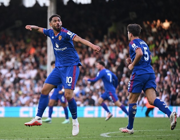 Matheus Cunha giúp Manchester United thoát thua Fulham. Ảnh: EPA/DANIEL HAMBURY