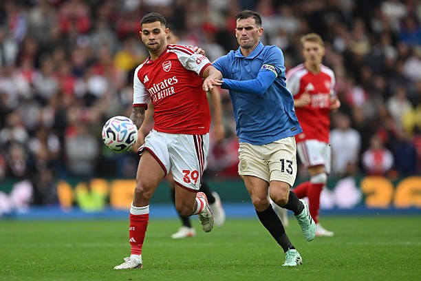 Bruno Guimaraes mang đến câu hỏi khó cho Mikel Arteta. Ảnh:  Mike Hewitt/Getty Images