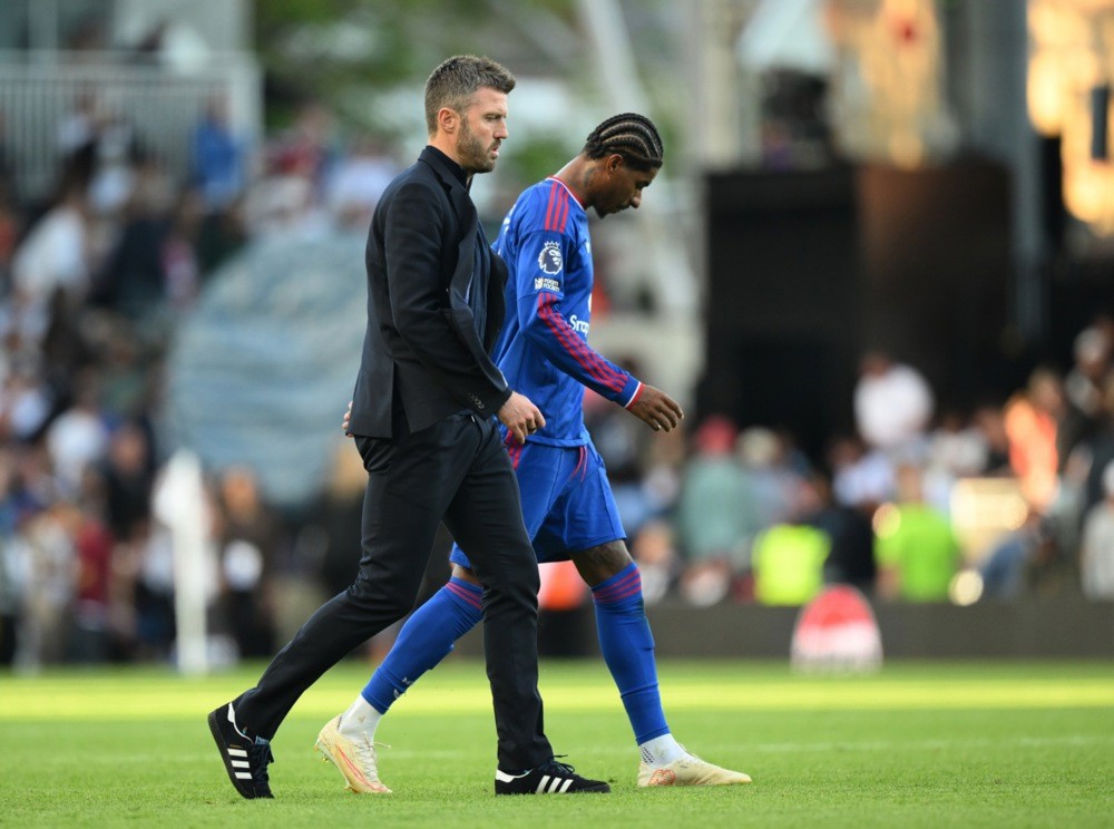 HLV Michael Carrick được khuyên nên loại Marcus Rashford khỏi đội hình. Ảnh: EPA/Daniel Hambury.