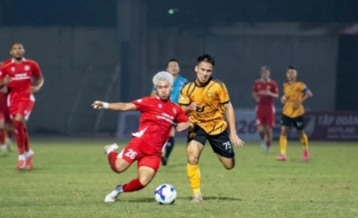Khoa Ngô sẽ phải nỗ lực nhiều để có cơ hội chứng tỏ mình. Ảnh: VFF.
