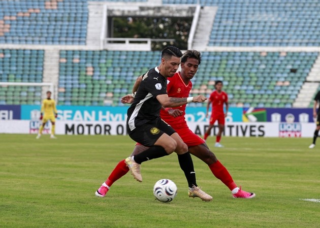 Sergio Aguero (áo đen) trong trận đấu với Myanmar tại ASEAN Cup 2026. Ảnh: EPA