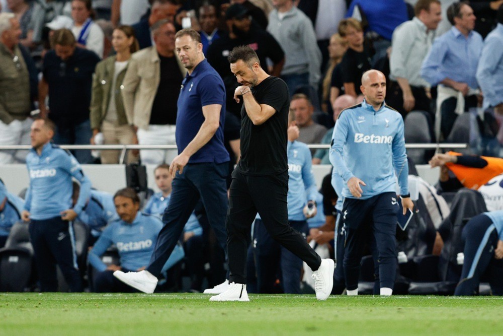De Zerbi và Tottenham đang đứng cuối bảng. Ảnh: EPA.